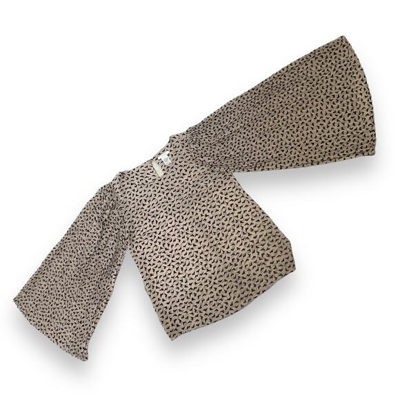 Esley boho pleated wide bell sleeve blouse - Picture 3 of 6